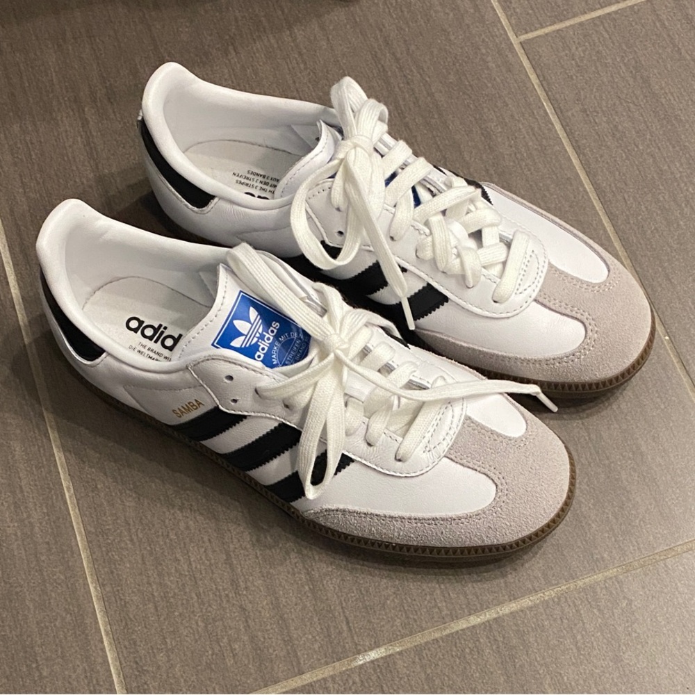 Adidas unisex Sambas